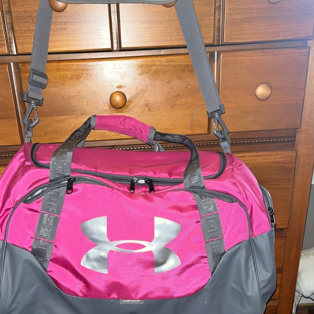 UNDER ARMOUR MEDIUM DUFFLE BAG